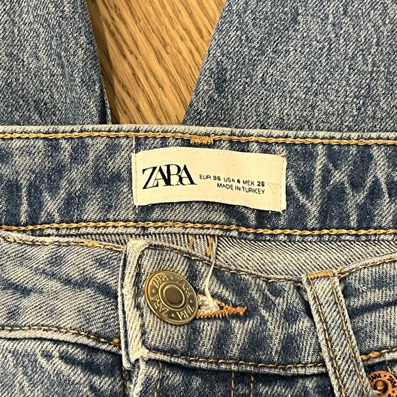 Zara High-Waisted Straight Leg Mom Jeans! - Picture 3 of 4
